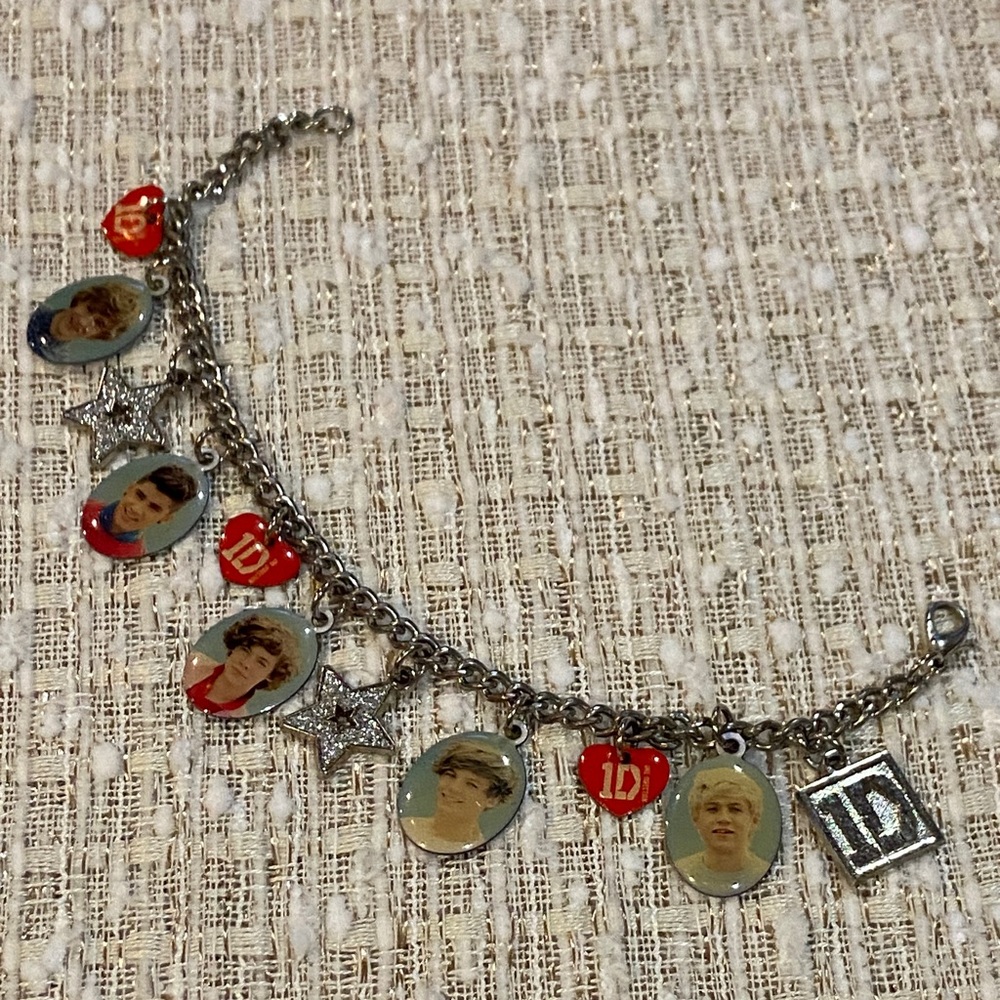 One Direction 1D Official Merchandise Collectible Charm Bracelet ❤️